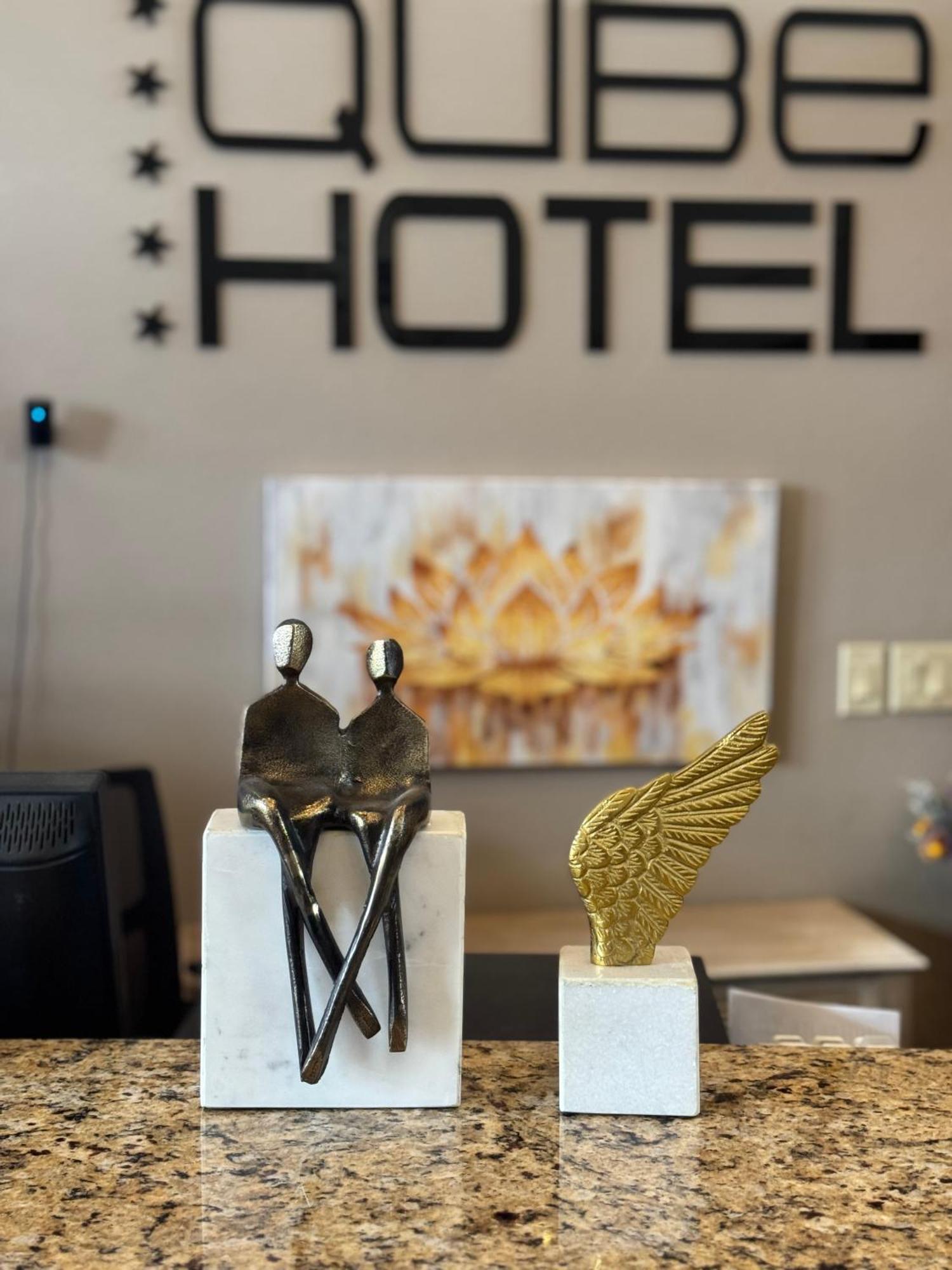 Qube Hotel - Polk City Kültér fotó